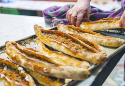 At ve eşek eti yedirmişler!