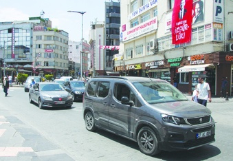 Araç sayısıyla birlikte  sorunlarda büyüyor