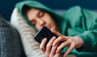 İnternet bağımlılığı arttıkça zorbalık riski yükseliyor