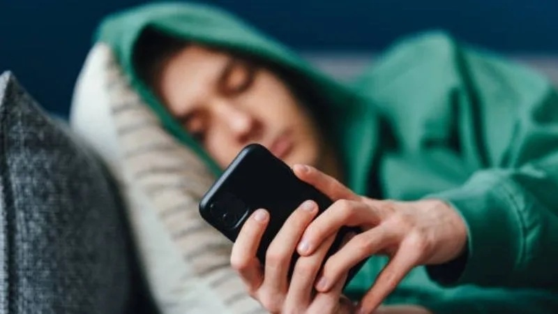 İnternet bağımlılığı arttıkça zorbalık riski yükseliyor