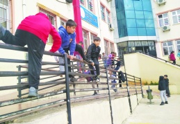 Okulların güvenliği velilerin bağışına  terkedilemeyecek kadar önemli