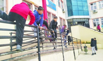 Okulların güvenliği velilerin bağışına  terkedilemeyecek kadar önemli