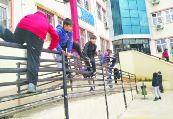 Okulların güvenliği velilerin bağışına  terkedilemeyecek kadar önemli