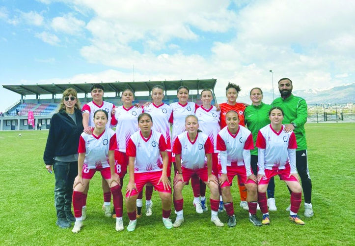 Adil Sani Konukoğlu Spor Lisesi Gençler A Kız Futbol Takımı Türkiye finallerinde