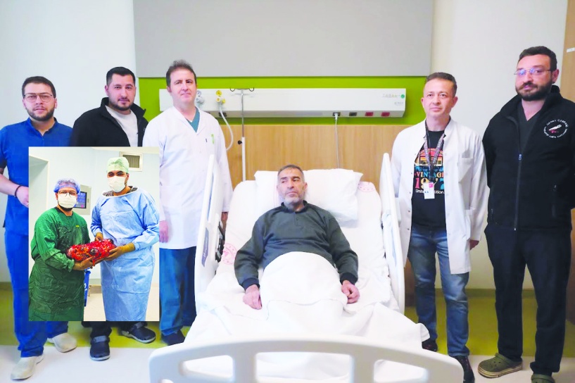 8,5 kiloluk böbrek 30 dakikada alındı