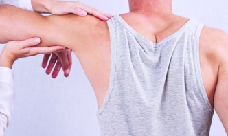 Tekrarlayan çıkık sonrası ağrı, güçsüzlük, omuzda hareket kısıtlılığı gelişebilir