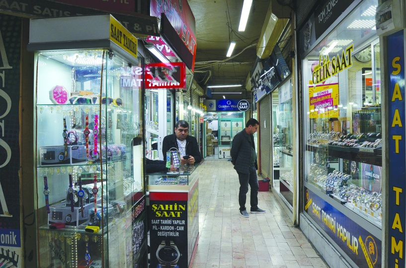 Tünelin ucu karanlık hiçbir  şekilde ışık göremiyoruz