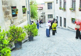 Bey Mahallesi, ziyaretçilerini  tarihi bir yolculuğa çıkarıyor