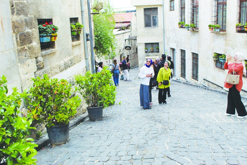 Bey Mahallesi, ziyaretçilerini  tarihi bir yolculuğa çıkarıyor
