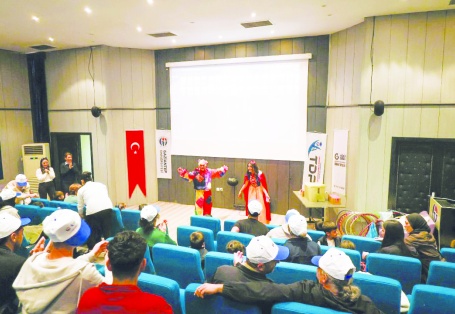 “Hepimizin doğum günü” temasıyla pasta kesildi