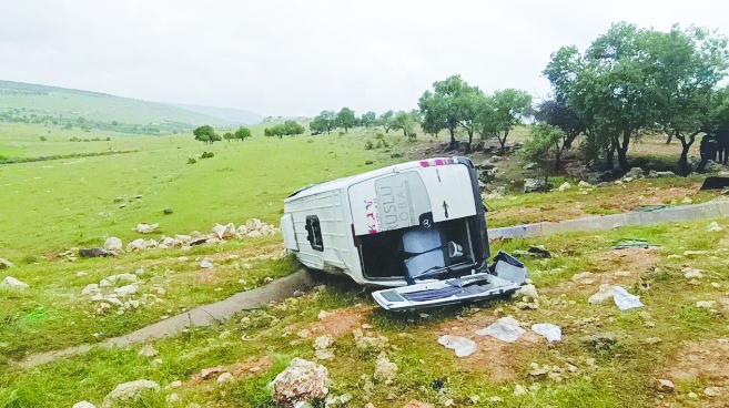 İşçi servisi şarampole yuvarlandı 16 kişi yaralandı