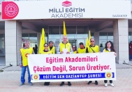 Öğretmenler ağır sosyal, fiziki ve  ekonomik sorunlarla karşı karşıya