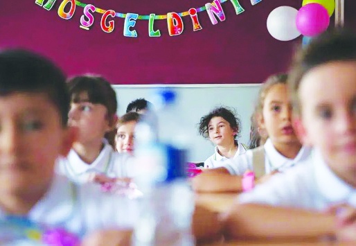 Deprem bölgesindeki okullara dijital destek paketleri dağıtılıyor