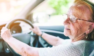 65 yaş üstü sürücüler 3 yılda  bir ehliyet yenileyecek