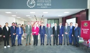 Alman Bakan Model fabrikayı gezdi