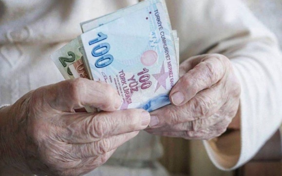 Maaş ve bayram ikramiyesi hesaplara yatmaya başlıyor