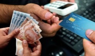 Kredi kartı kullanan her iki kişiden biri borçlu… Batık kredi tutarı 323 milyon
