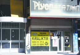 Ekonomik krize direnemeyen  esnaf dükkanına kilit vuruyor