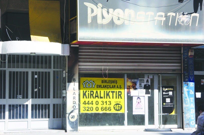 Ekonomik krize direnemeyen  esnaf dükkanına kilit vuruyor
