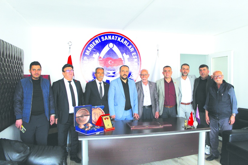 Küçük esnafın vergilerini silmiyorlar büyük holdinglerin vergisini siliyorlar