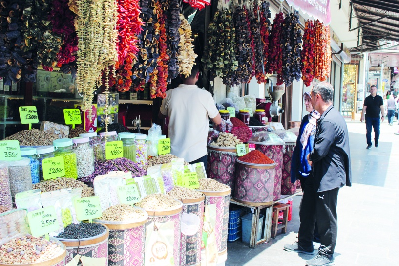 Asgari ücret ve emekli aylıkları  insanca yaşam koşullarının çok altında