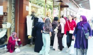 İğne atsan yere düşmeyen caddede  kalabalık alışverişlere yansımadı