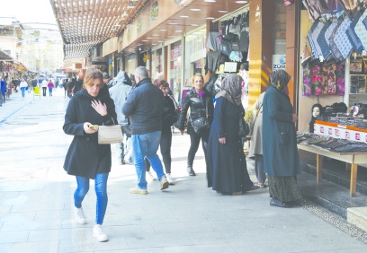 Yoksulluk kıskacındaki yurttaş kredi ve kredi kartına sarıldı