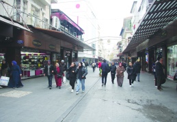 Bu ülkede büyüyen ekonomi değil, borçtur
