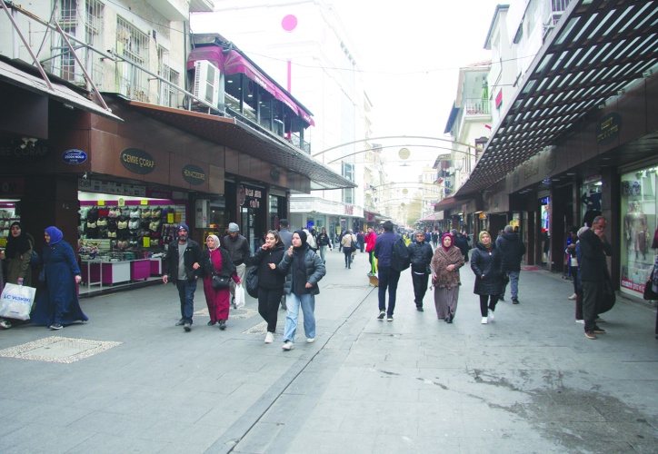 Bu ülkede büyüyen ekonomi değil, borçtur