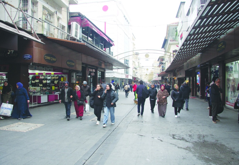 Bu ülkede büyüyen ekonomi değil, borçtur