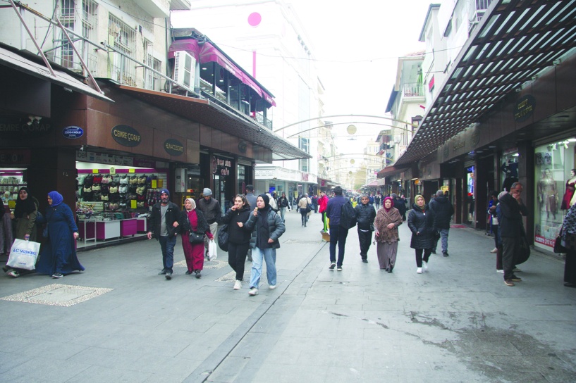 Bu ülkede büyüyen ekonomi değil, borçtur