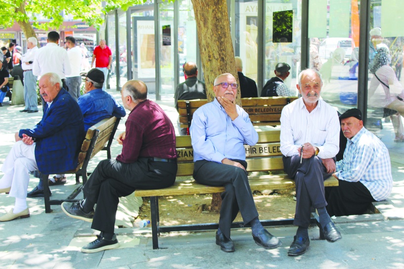 Balıklı Parkı, emeklilerin uğrak noktası oldu