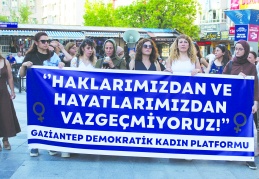 İktidarın önceliği kadını korumak, şiddeti  önlemek ve eşit yaşam koşulları olmalı