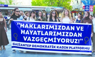 İktidarın önceliği kadını korumak, şiddeti  önlemek ve eşit yaşam koşulları olmalı