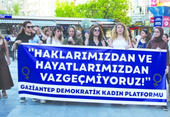 İktidarın önceliği kadını korumak, şiddeti  önlemek ve eşit yaşam koşulları olmalı