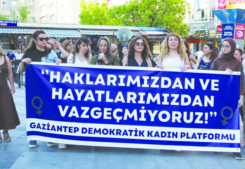 İktidarın önceliği kadını korumak, şiddeti  önlemek ve eşit yaşam koşulları olmalı