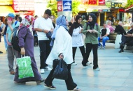Irkçı ve kadınlara yönelik bakış  açısını ortaya koyan bir söylem