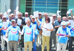 Tüm emeklilere yılda 4 defa 1’er  aylık tutarında ikramiye ödenmeli