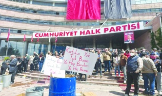 28 PM üyesi istifa etti… Karar 45 gün içinde kurultaya gidilmesi için alındı