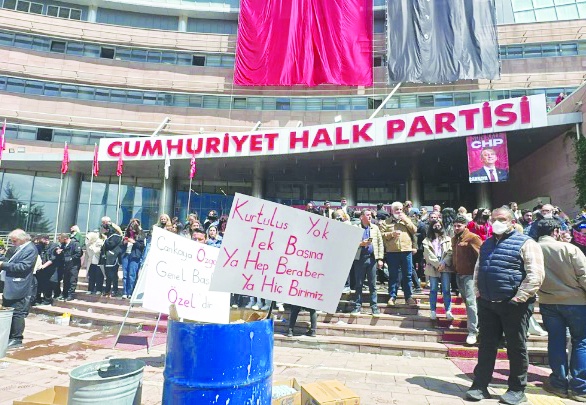 28 PM üyesi istifa etti… Karar 45 gün içinde kurultaya gidilmesi için alındı