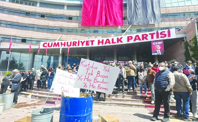 28 PM üyesi istifa etti… Karar 45 gün içinde kurultaya gidilmesi için alındı