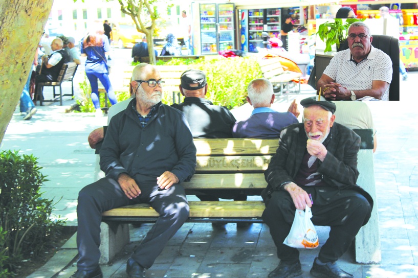 Vatandaş, sadece yaşamak  ve karnını doyurmak derdinde