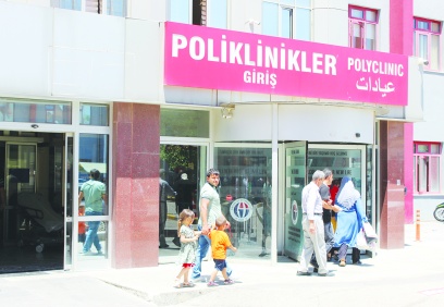 Sağlık sistemi hizmet veren emekçileri  hasta ediyor ve yaşamlarına mal oluyor