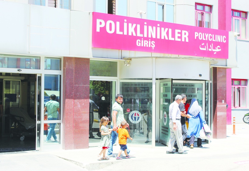 Sağlık sistemi hizmet veren emekçileri  hasta ediyor ve yaşamlarına mal oluyor