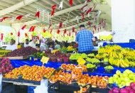 Dar gelirli meyvenin yanına yaklaşamıyor