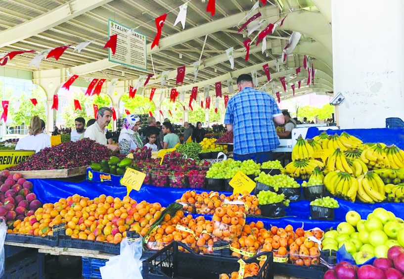 Dar gelirli meyvenin yanına yaklaşamıyor