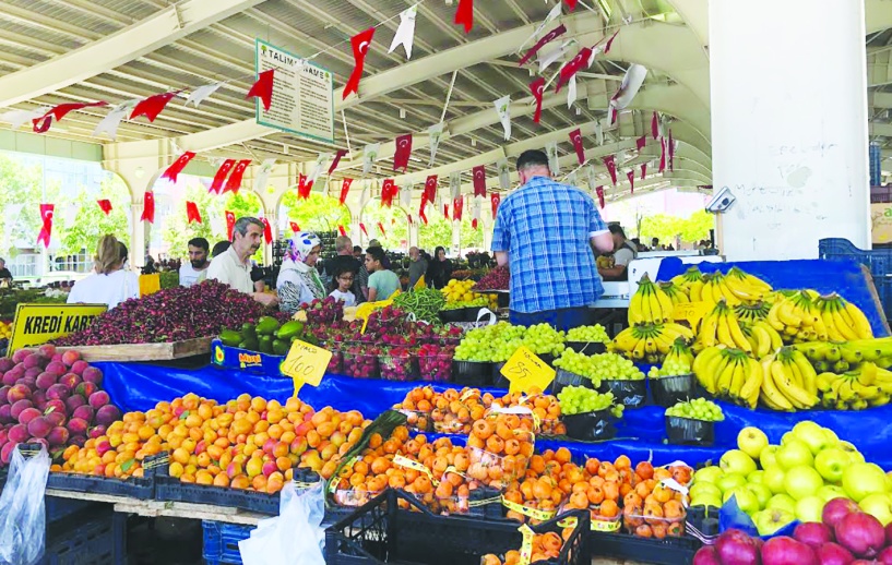 Dar gelirli meyvenin yanına yaklaşamıyor
