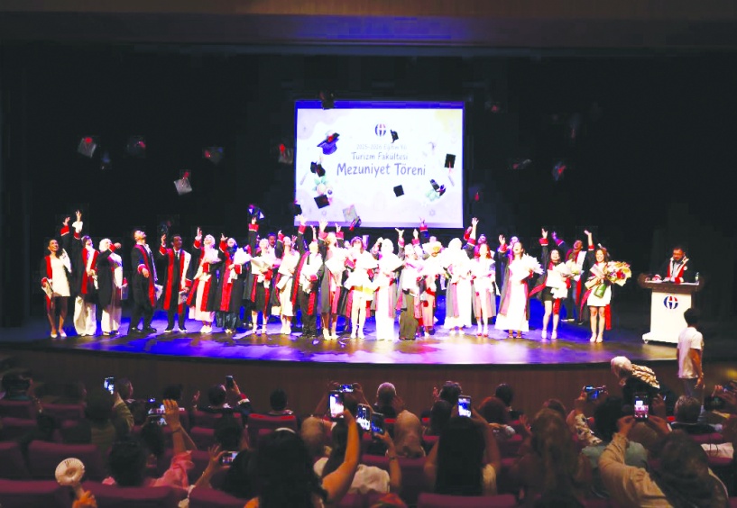 Turizm Fakültesi 12. Dönem mezunlarını verdi