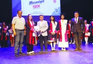 Halı Tasarımı Programı öğrencileri diplomalarını aldı