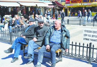 Her üç emekliden ikisi çalışmak zorunda